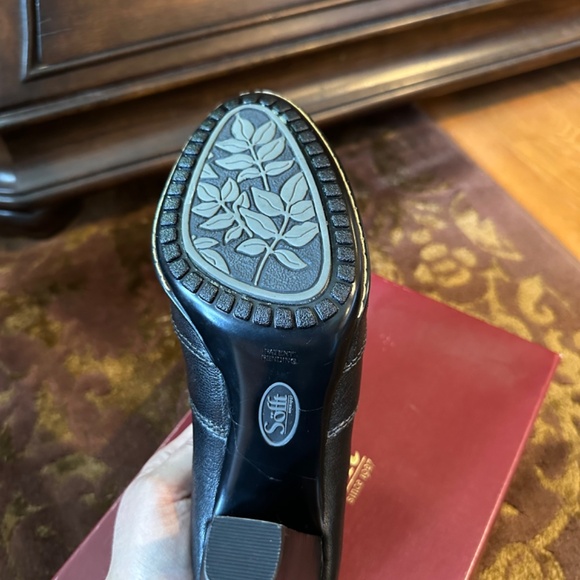 New-Never Worn Sofft Zamora Ankle Boot - Picture 3 of 4